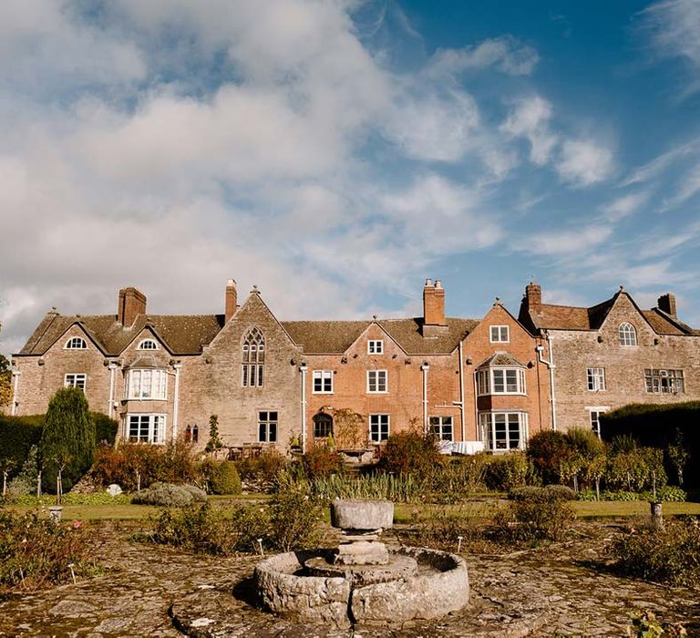 Exterior shot of Broadfield Court wedding venue 