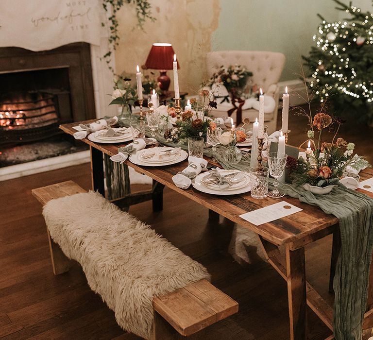 Green Christmas theme wedding tables capes with green table runner, green crackers and bows 