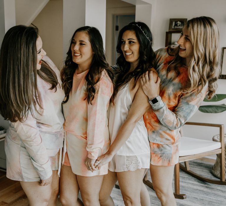 Bride & her bridesmaids on the morning of her wedding