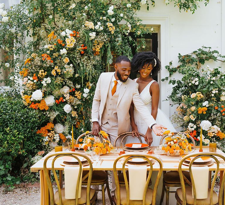 Spring wedding inspiration with orange table decor at Modern Hall, London 