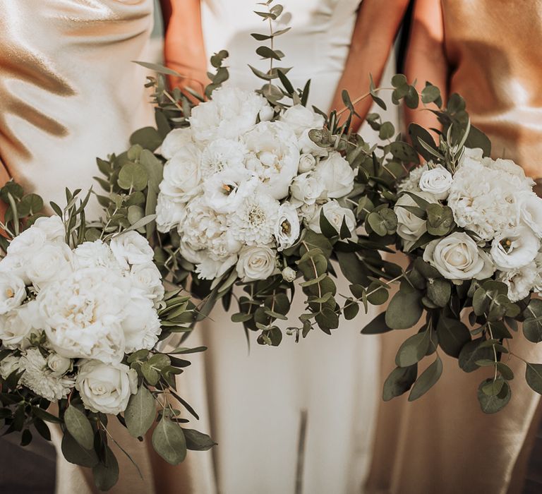 White flower bouquets for bride and bridesmaids at wedding in Croatia