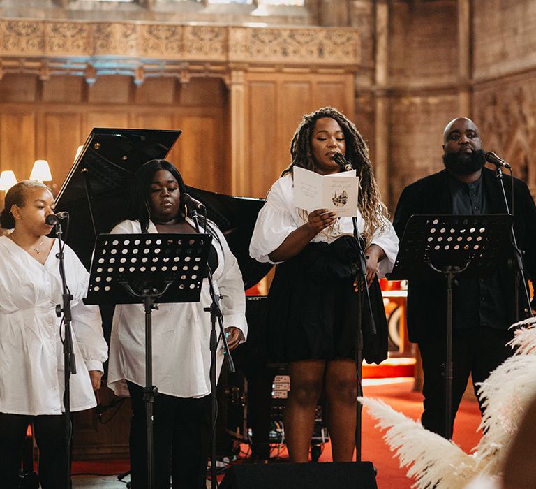 Gospel choir performs at wedding ceremony 