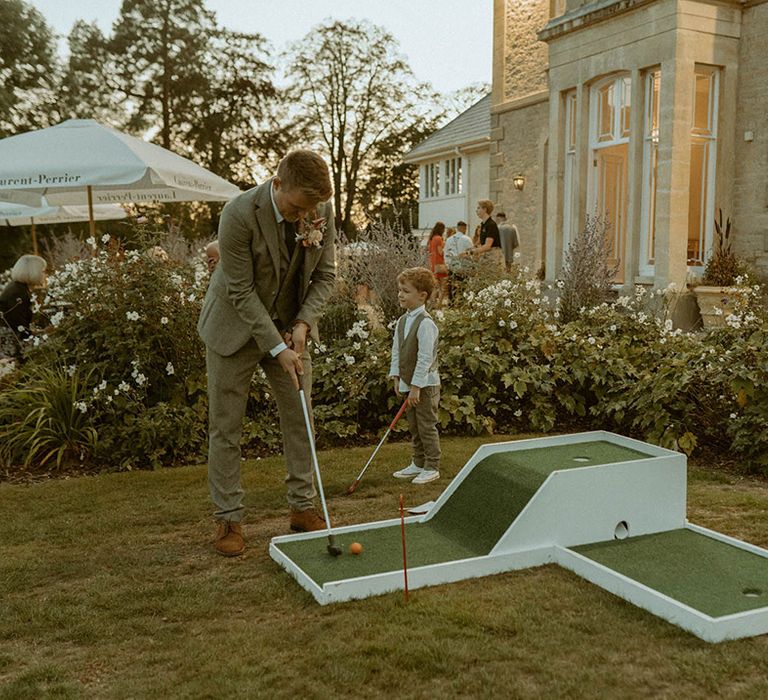 Mini golf wedding entertainment for outdoor wedding games 