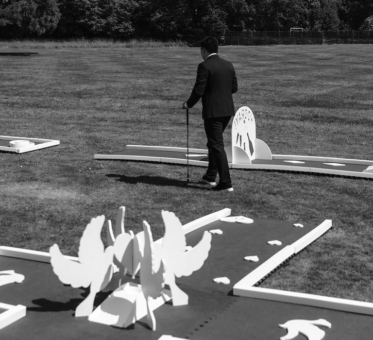 Mini golf wedding games outside for guests 