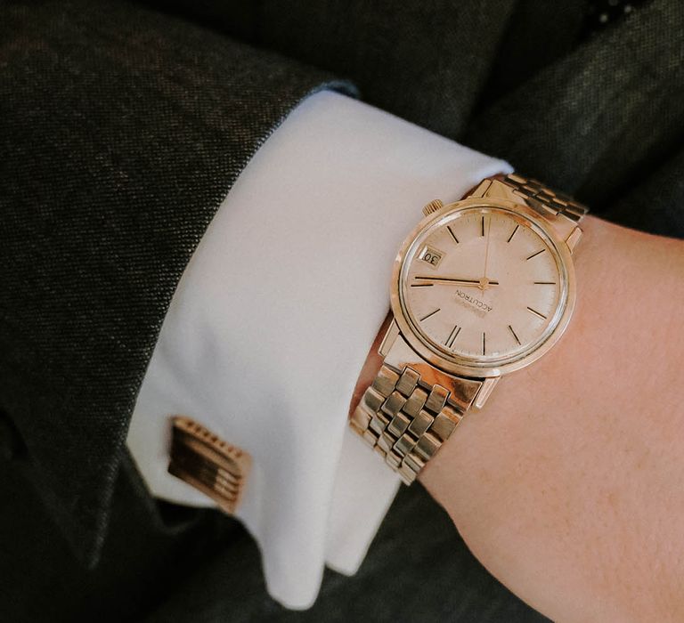 Groom's gold watch and gold cufflinks 