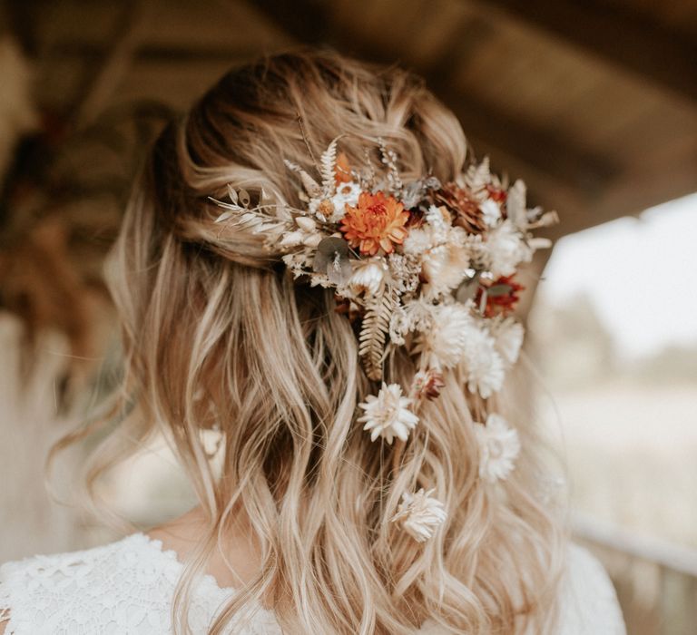 Boho chic hair with flowers and simple curls