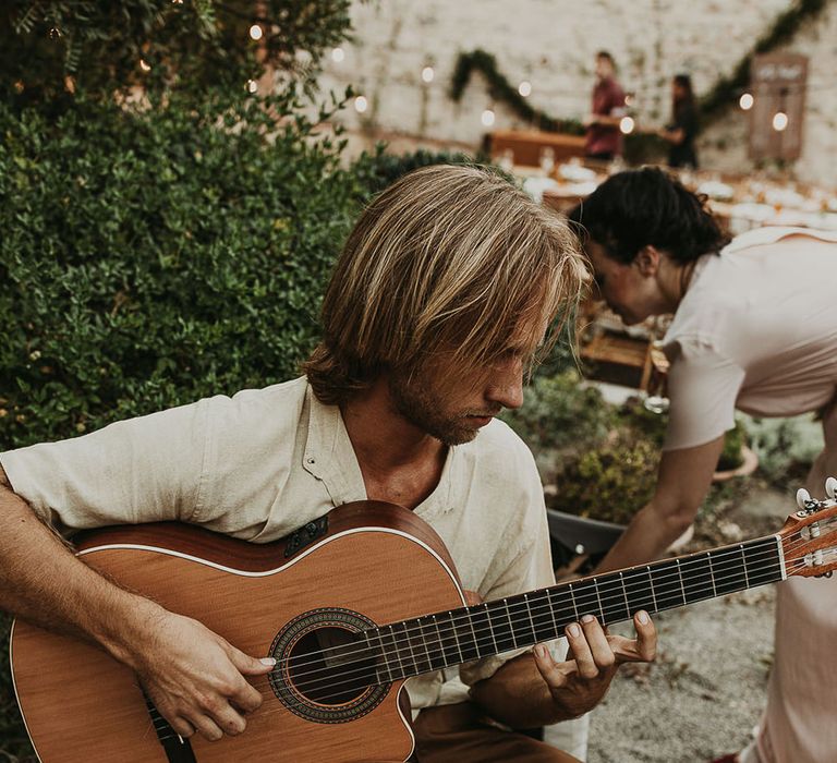 Guitarist at Spanish destination wedding 