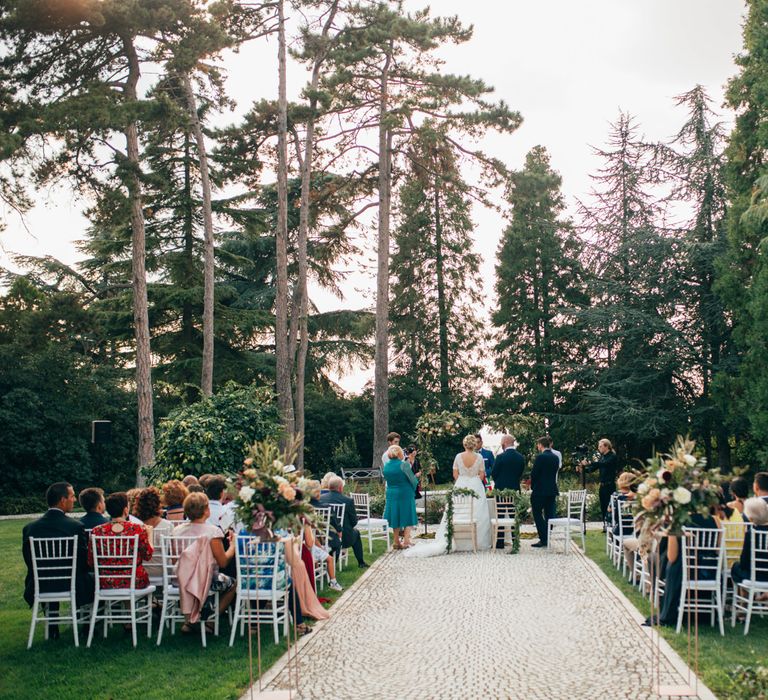 An intimate outdoor ceremony with family and friends at Tenuta Pegazzera