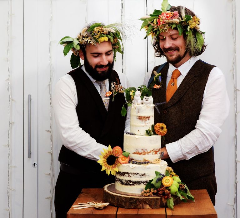 Grooms cut their naked rustic wedding cake