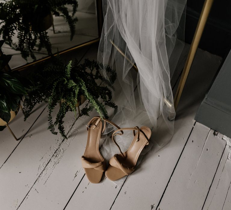 Neutral wedding shoes for bride