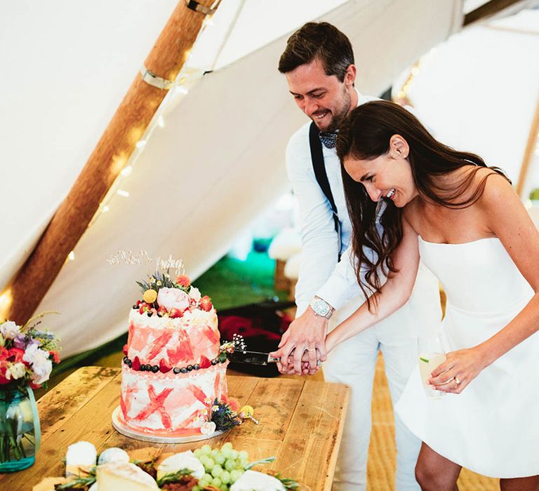 Bride & groom cut their wedding cake