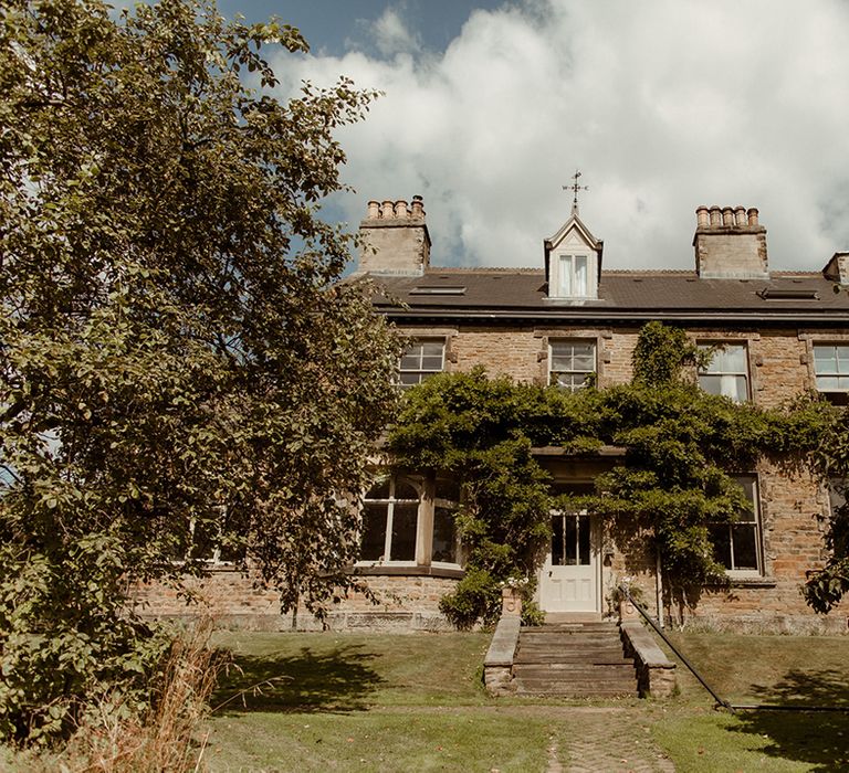 Country wedding venue with nature and lush greenery surrounding the area 