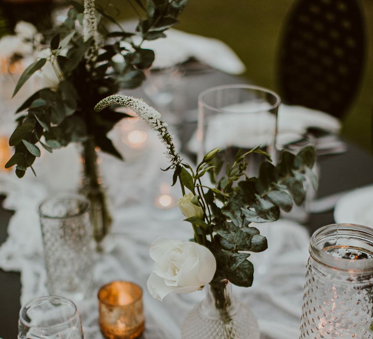 Elegant white tablescapes for outdoor minimalistic wedding