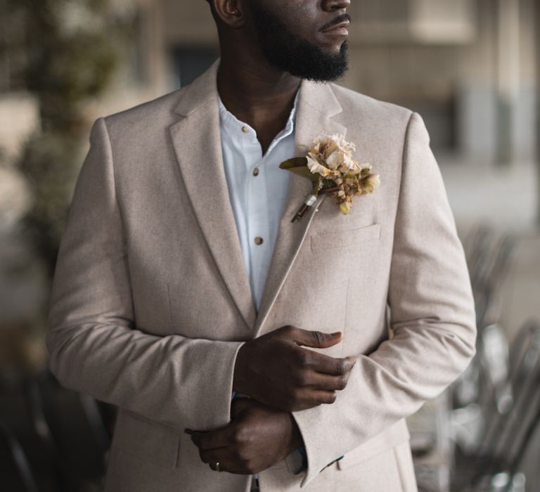 Stylish grooming beige suit with neutral buttonhole 