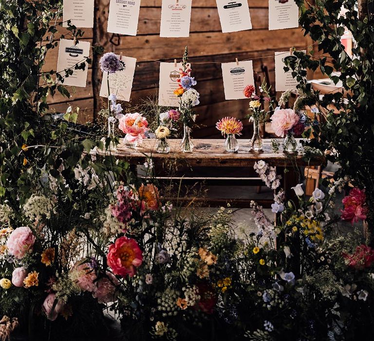 Botanical wedding table plan with wildflowers 