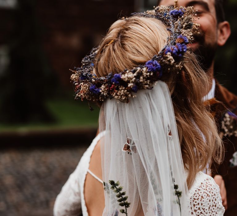 Hand embroidered veil with floral design 