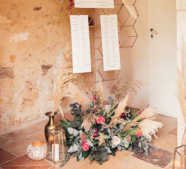 Gorgeous wedding table plan for Moroccan themed wedding decor