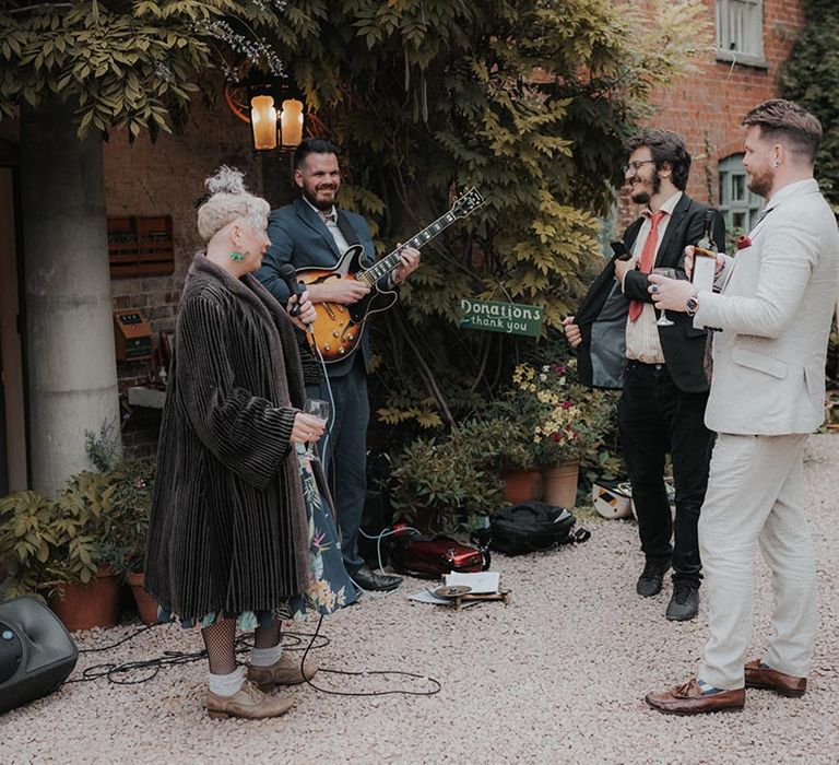 Wedding music at Hellens Manor 