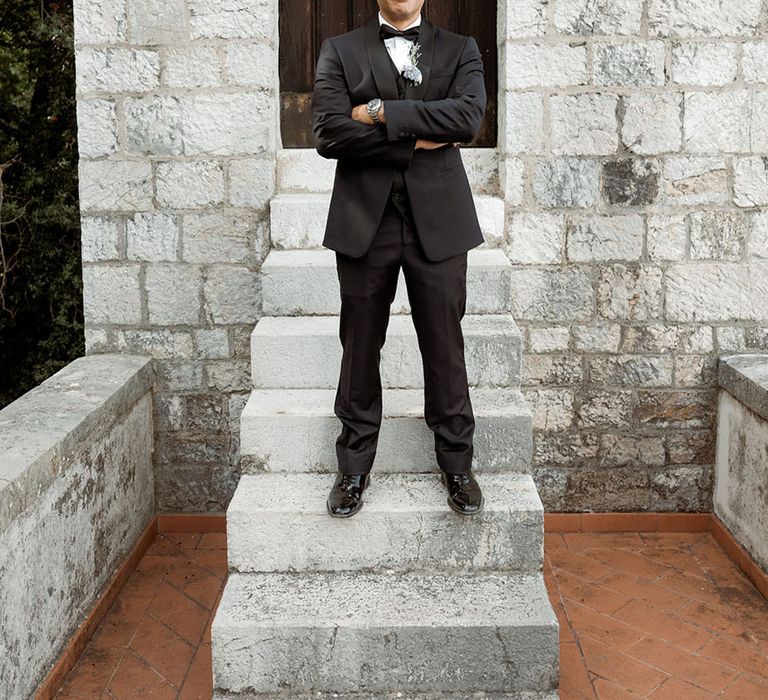 Groom in navy and black tuxedo for Tuscany wedding 