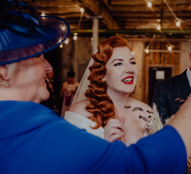 Bride with barre wave, vintage wedding hair