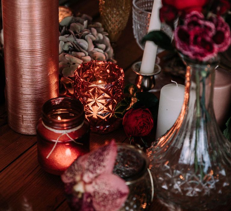 Red, rose gold and pink wedding table decoration