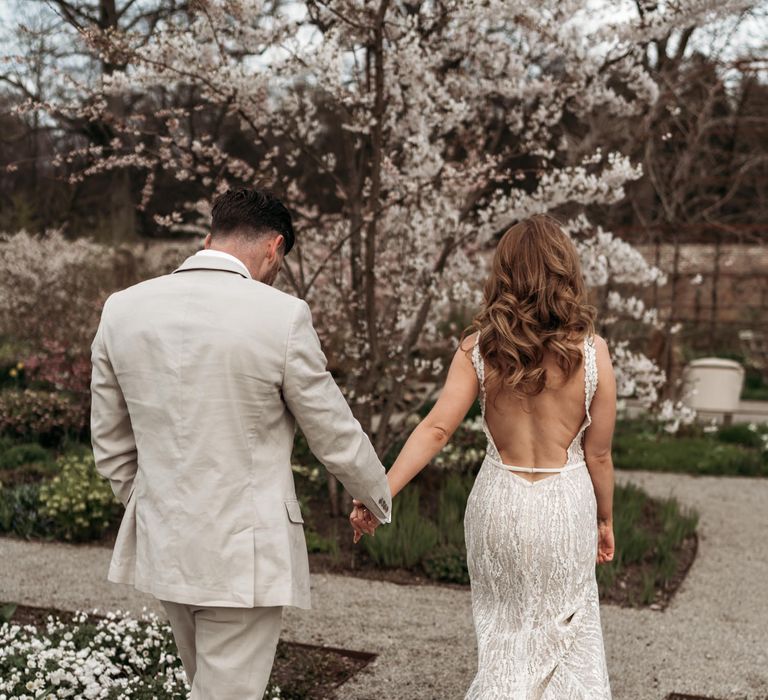 Earthy wedding decor at Middleton Lodge with groom in a beige suit and bride in a low back wedding dress 