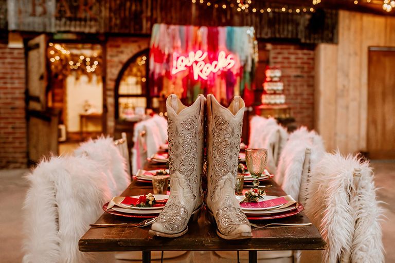 Streamer Decoration Ideas At Oak Tree Barn Winter Editorial