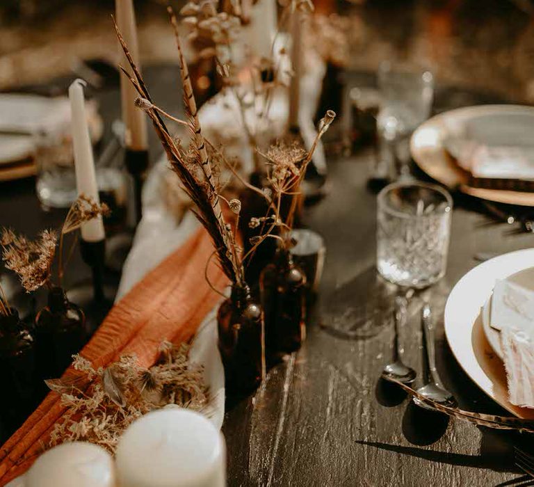 Dried flowers and feather details at the table for sustainable wedding inspiration