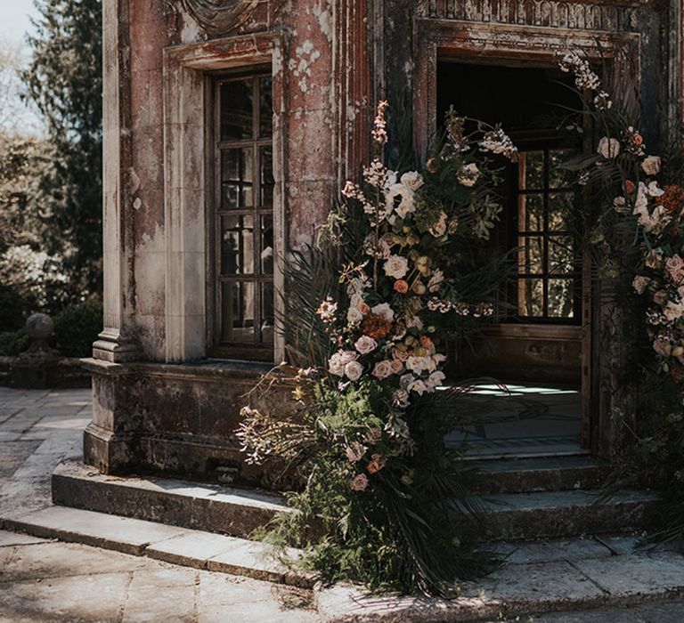 Larker Tree wedding with muted flower arrangement 