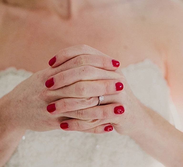 Short rounded red nails for bride in lace wedding dress