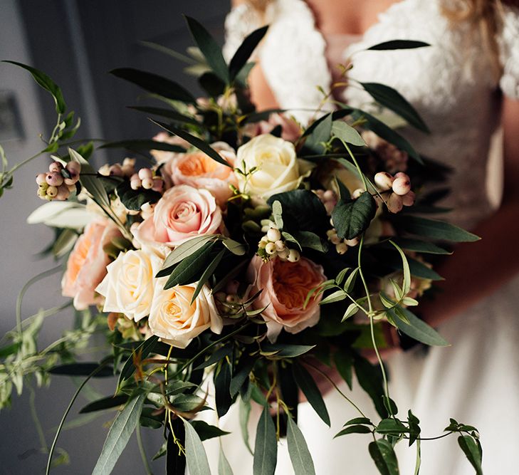 Peach and cream wedding roses 