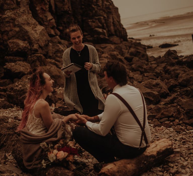 Intimate beach elopement wedding pictures by Esme Whiteside Photography