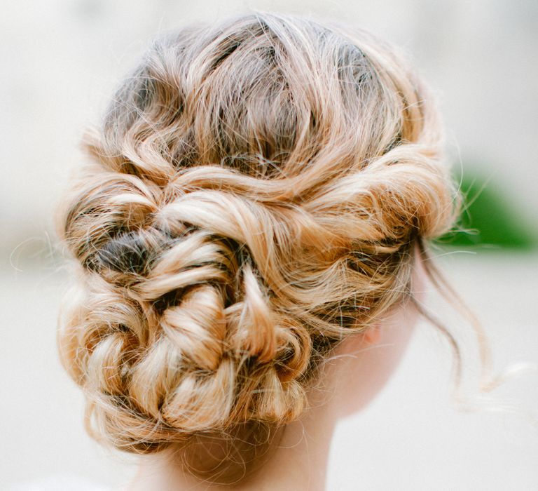 Blonde messy pinned up do | Matthieu Bondon Photography