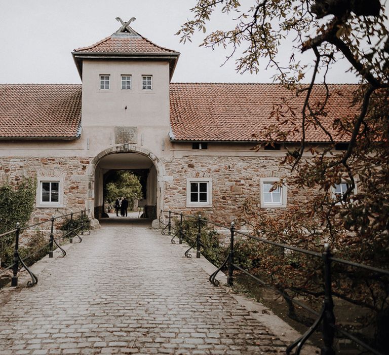 Exterior of Rittergut Remeringhausen wedding venue for German wedding