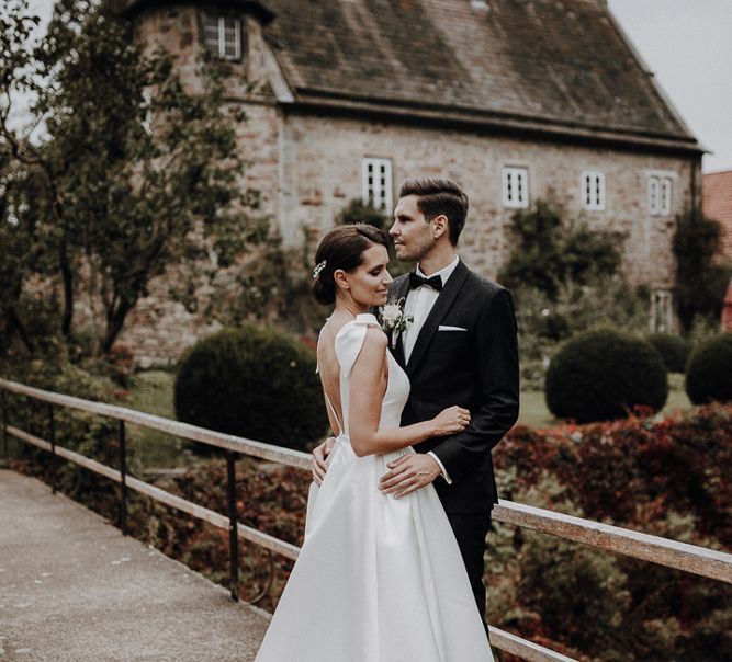 Elegant wedding with the bride in a Jesus Peiro wedding dress with delicate bow details on the shoulder