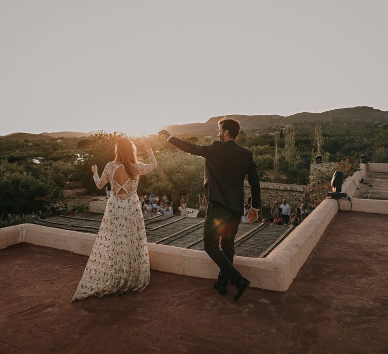 Bride and groom on the roof of their Delta del Ebro home