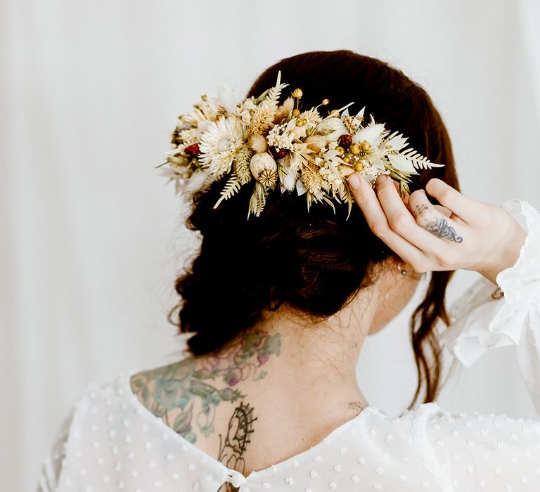 natural dried flower hair accessory for bohemian bride