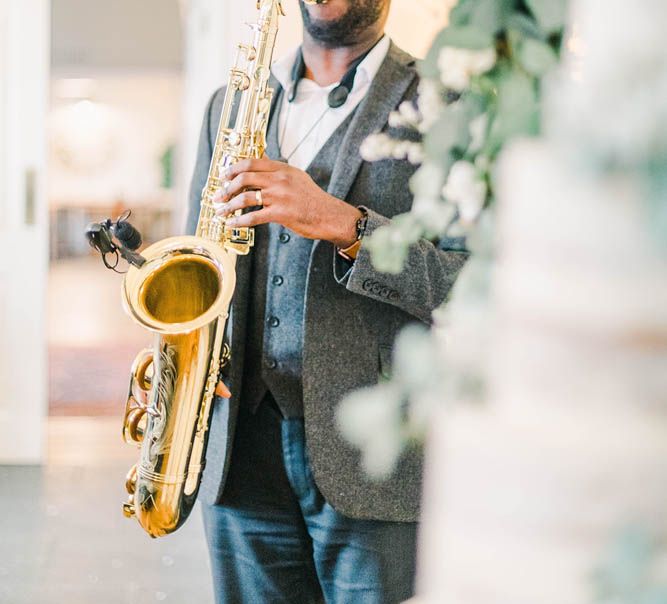 Wedding saxophonist 