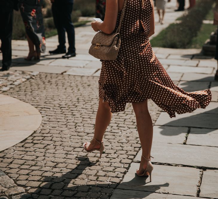 Wedding guests in polka dot dress like Julia Roberts in Pretty Woman