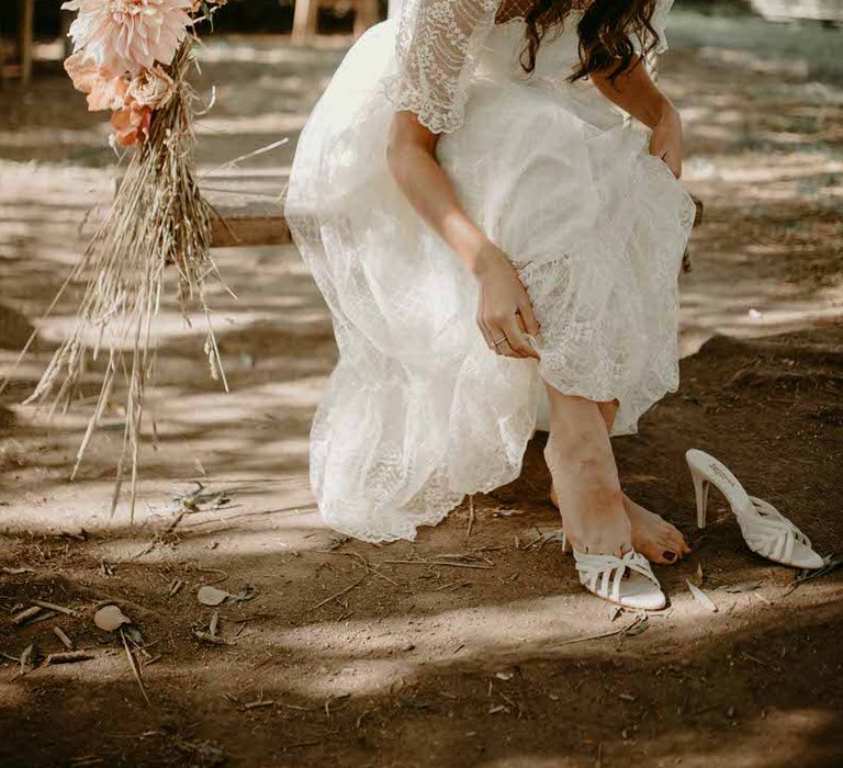 1970s dress and vintage shoes for sustainable wedding inspiration