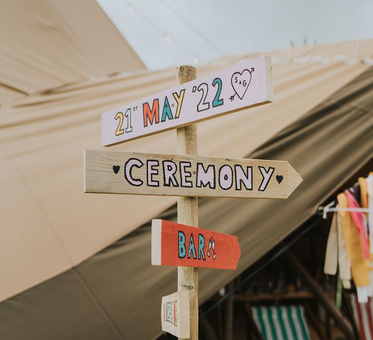 DIY wooden wedding signage for outdoor wedding 