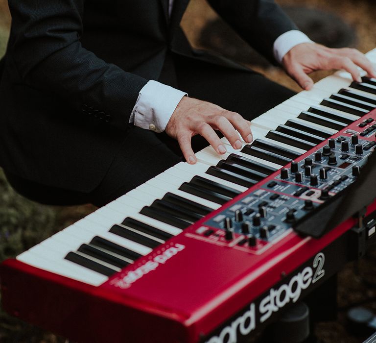 Wedding entertainer and musician plays piano at the wedding