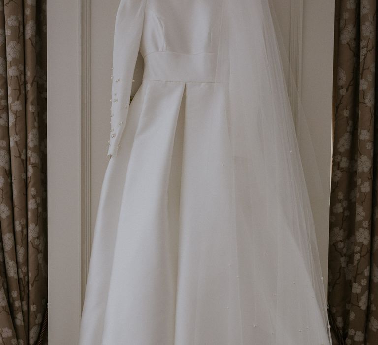 Beautiful bridal dress with pearl sleeves 