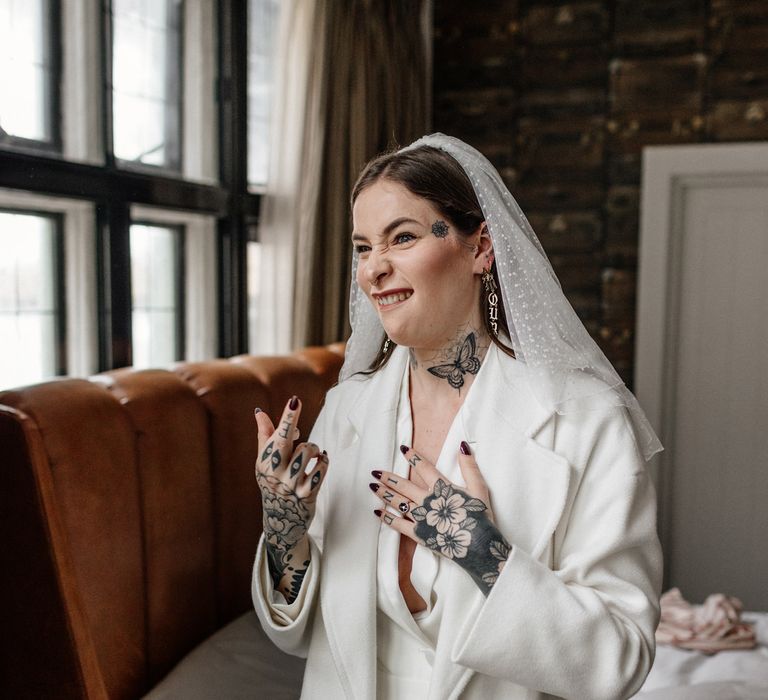 Alternative bride with tattoos 