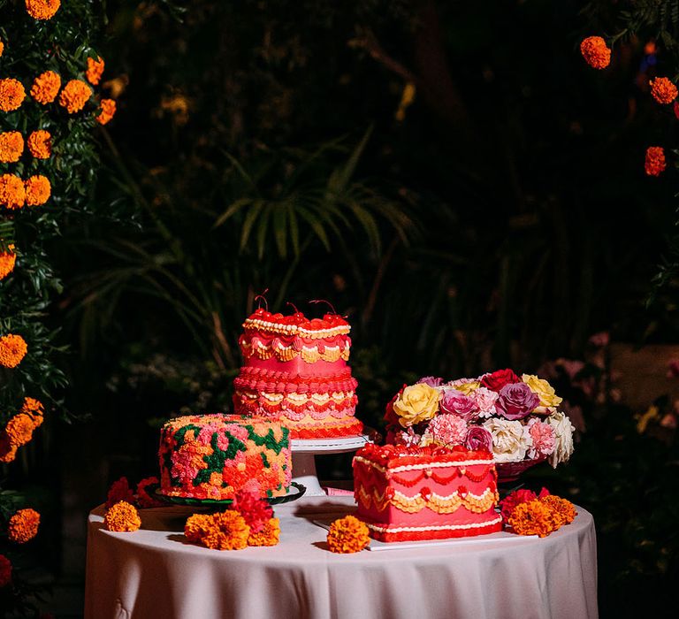 Heart shaped retro wedding cakes with pink and orange icing for summer wedding 