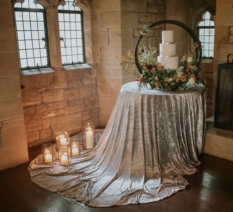 Cake display with hoop cake stand and lanterns 