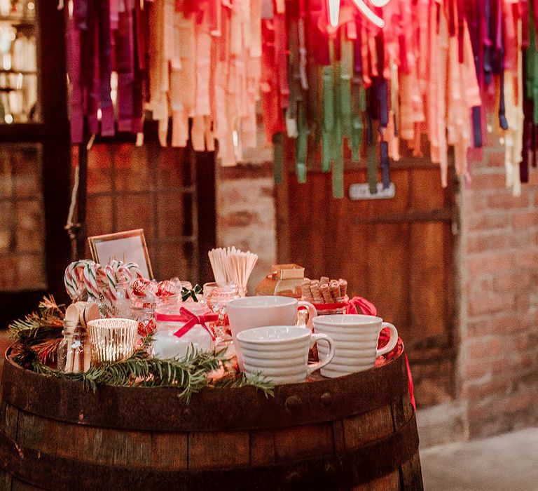 Wedding streamer decoration ideas at winter-styled wedding with boho, retro and rustic themes 