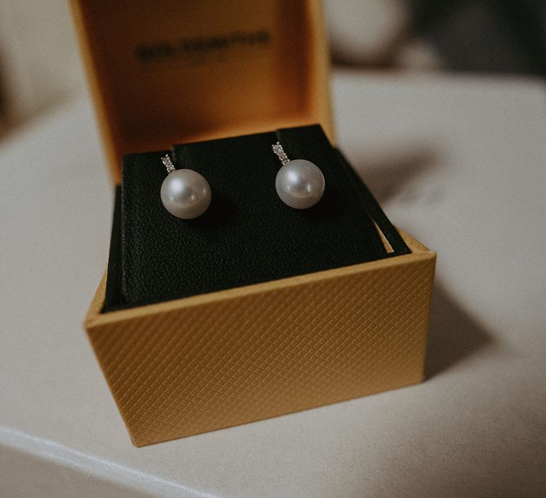 Pearl bridal earrings