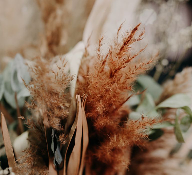 Floral pampas grass decor with blush pink colouring