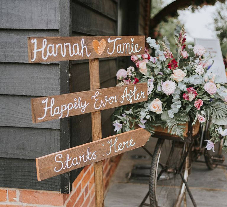 Handpainted wooden welcome signpost for the guests | Poppy Carter Portraits